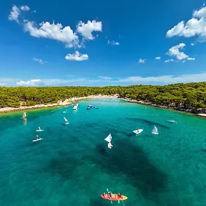 pine-beach-pakostane.hotelinzadar.com/